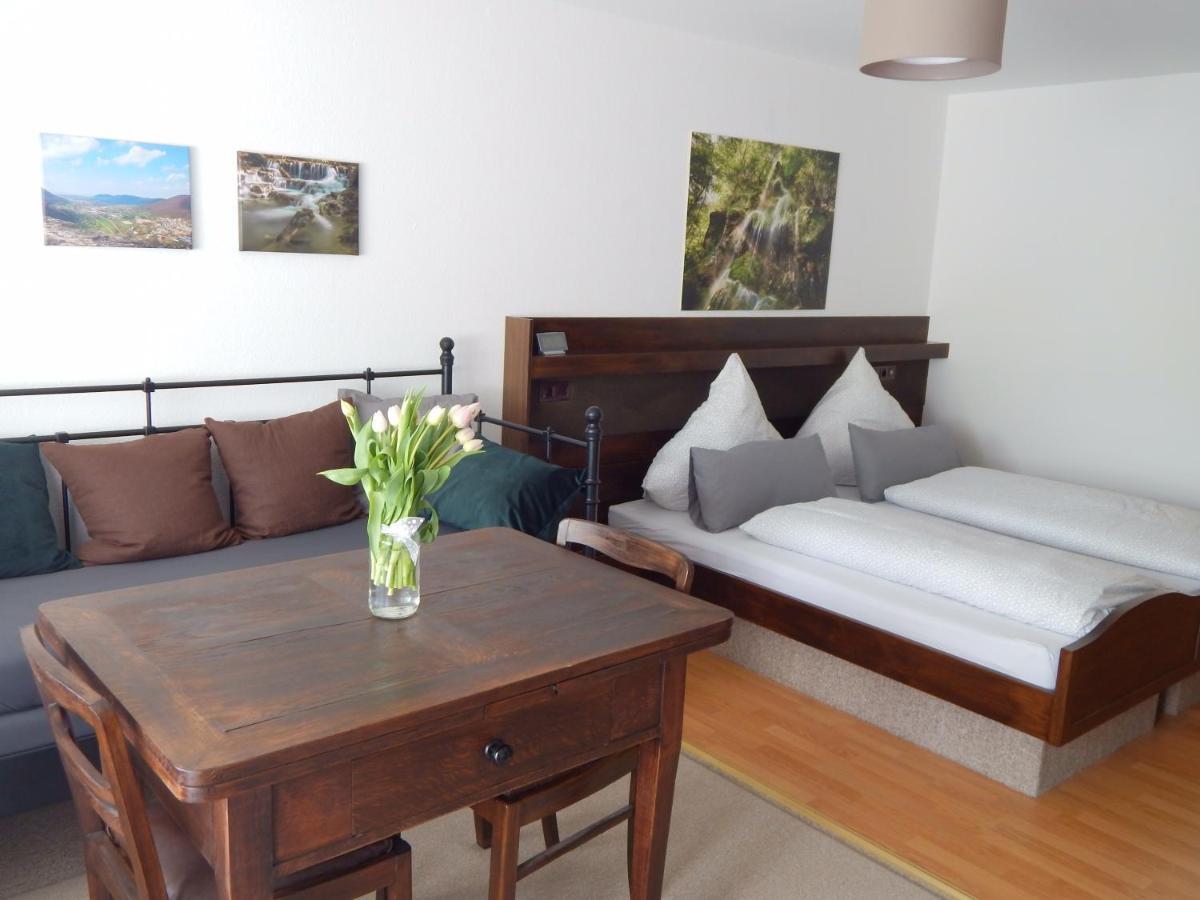 FREE Apartment - Burgblick Bad Urach Exterior foto